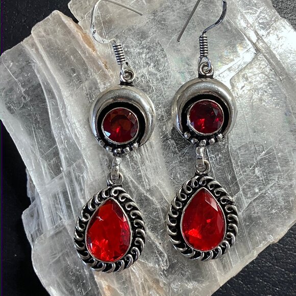 Faceted Garnet Red Gem Crescent Moon Crystal Stone Jewelry Earrings - Picture 1 of 4